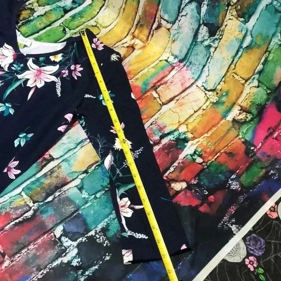 Serra size medium dress navy with floral print - Picture 4 of 10